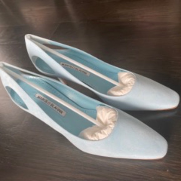 BRAND NEW MANOLO BLAHNIK LIGHT BLUE PUMP SIZE 38.5